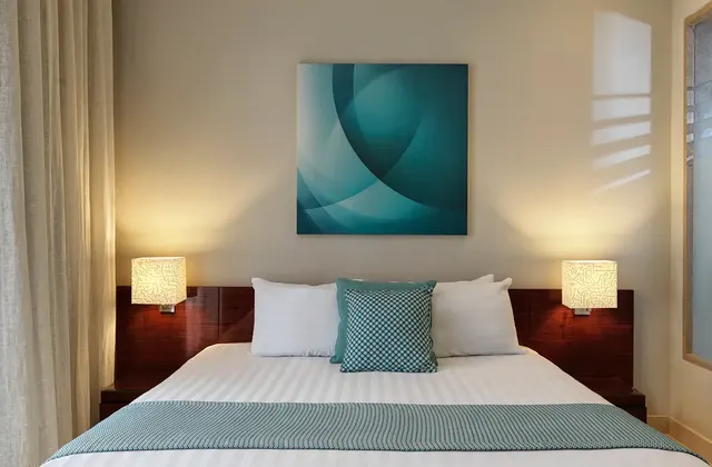 Ancient Sands El Gouna Bedroom with king bed and turquoise painting