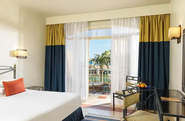 Club Paradisio Hotel Room with King bed and terrace